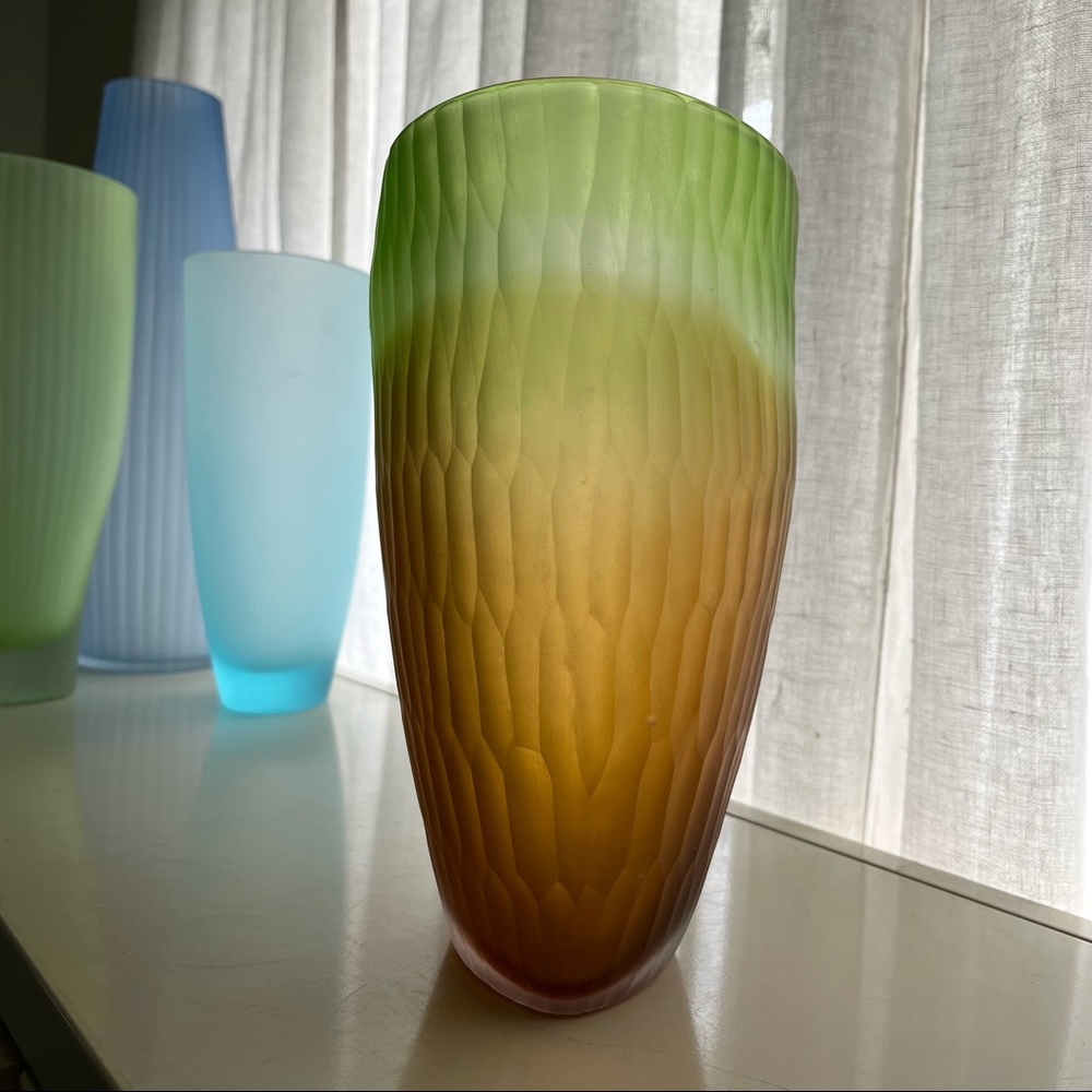 Frosted oval ombré vase. Great condition.